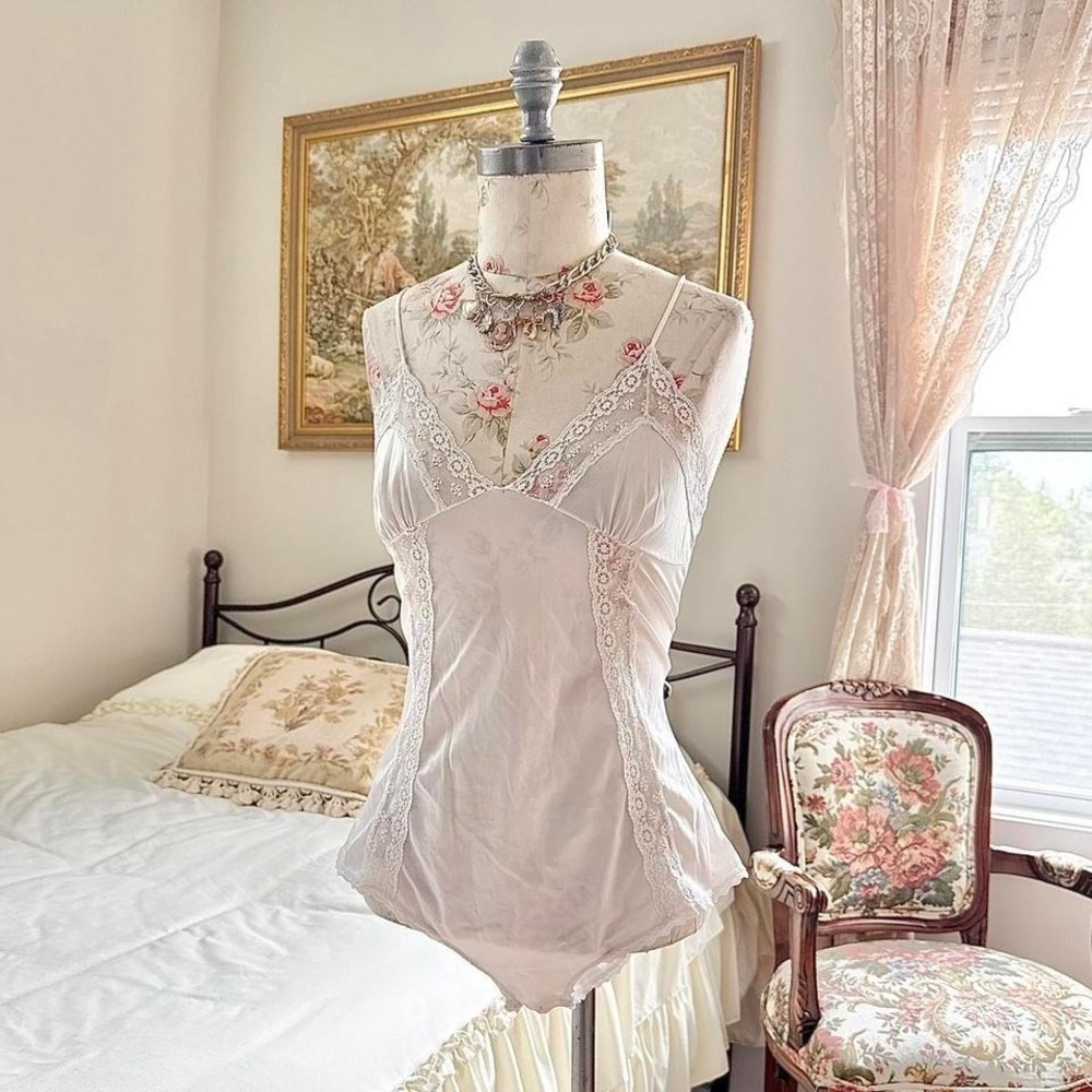 white lace teddy bodysuit  90s white lace teddy bodysuit size medium